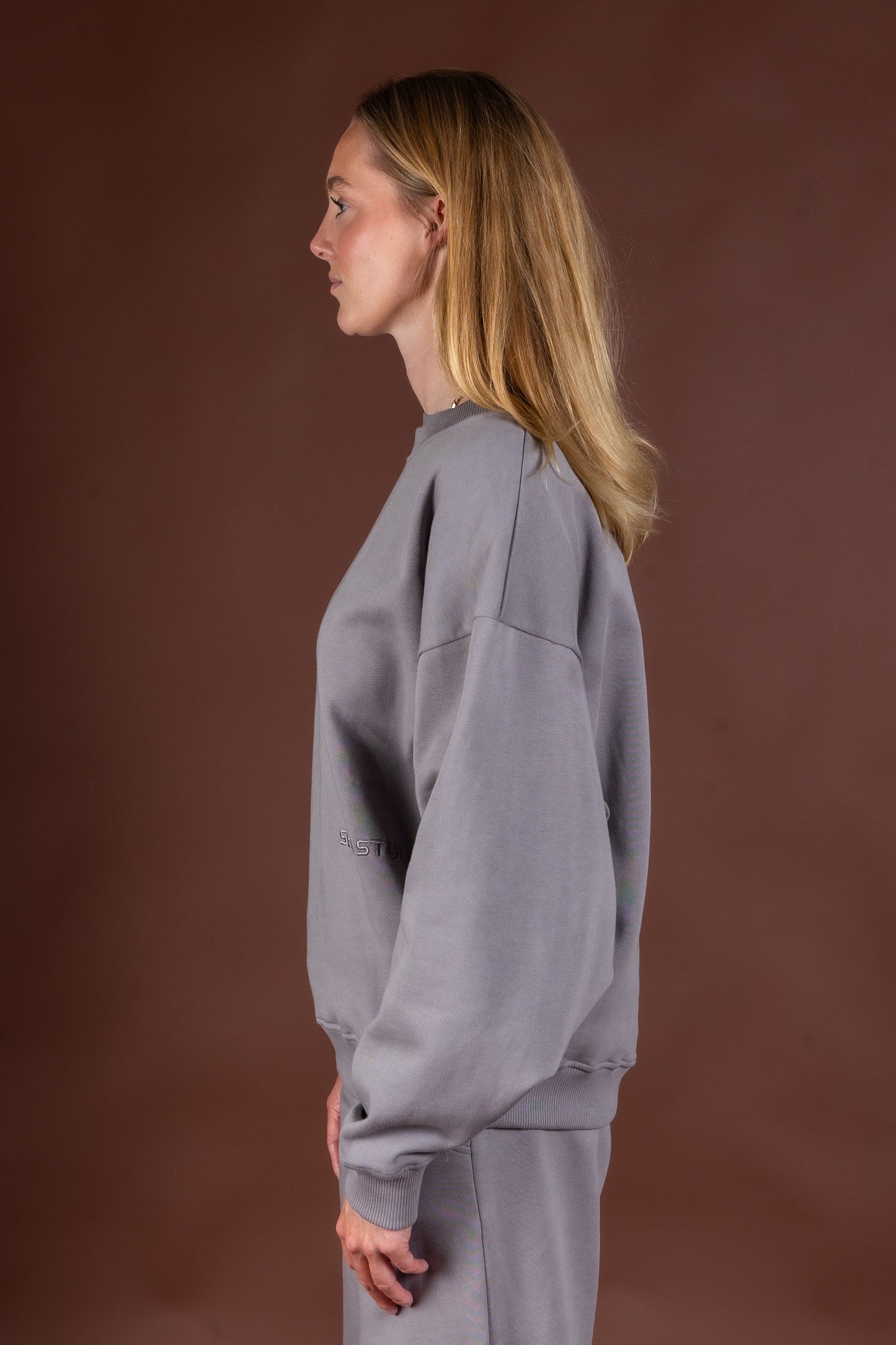 BASE 04 - SWEATER GREY
