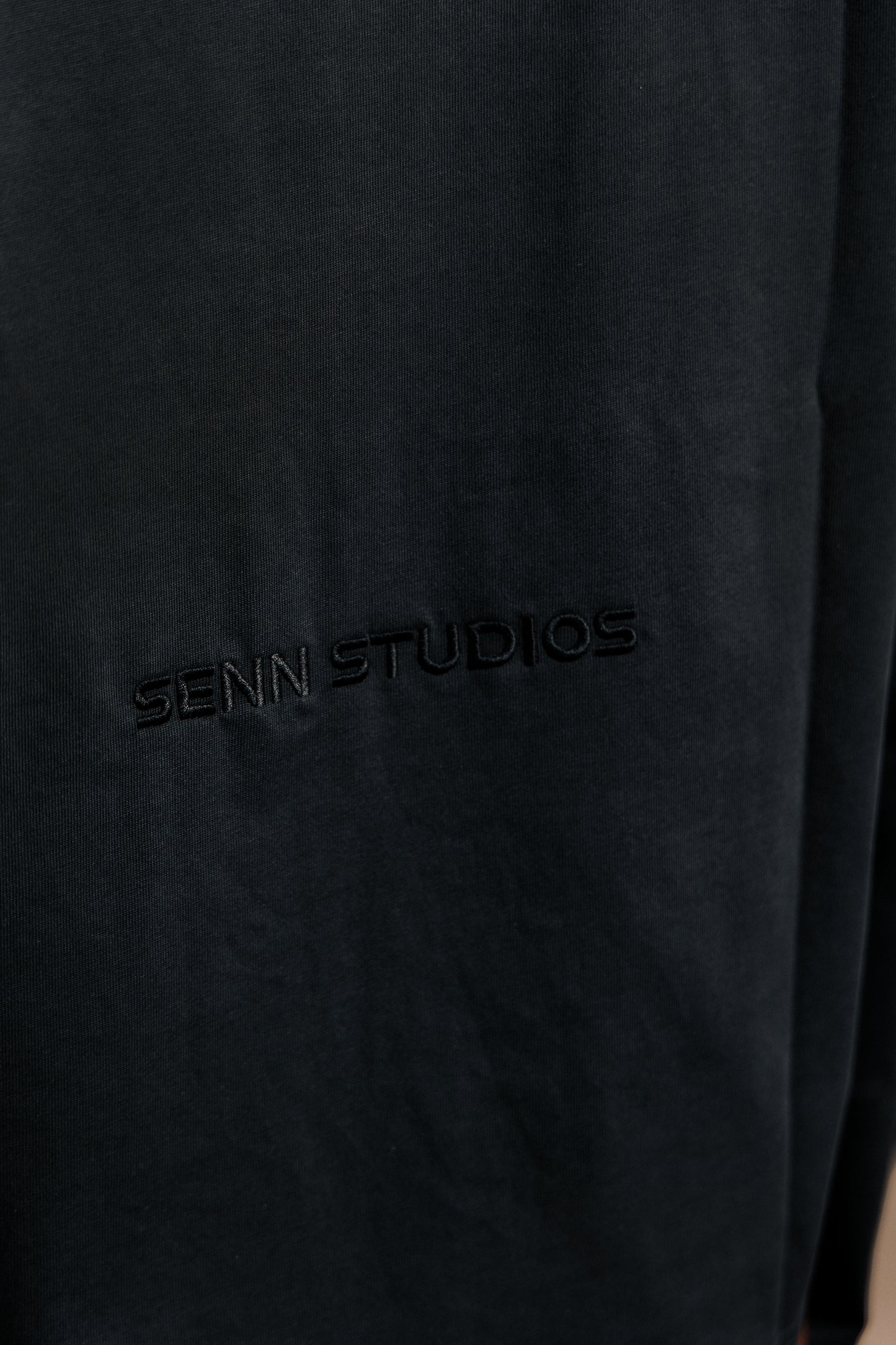BASE 03 - LONGSLEEVE VINTAGE BLACK